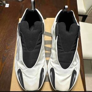 Adidas Yeezy Boost 700 MNVN Laceless "Analog"